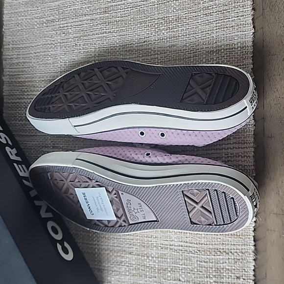 Converse Purple Sneaker Womans, Size 10.5, New - Picture 3 of 4